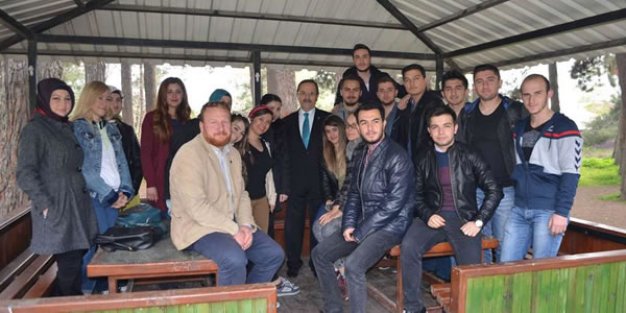 BAŞKAN ŞAHİN ÜNİVERSİTELİLERLE BULUŞTU