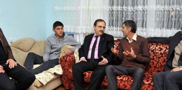 BAŞKAN ŞAHİN'DEN YARALANAN POLİSİMİZE ZİYARET