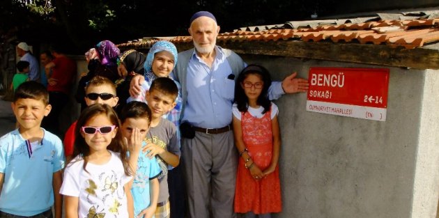 BENGÜLÜLER TEKİRDAĞ KAPAKLI İLÇESİNDE BAFRA BENGÜ SOKAĞINDA HASRET GİDERİYORLAR