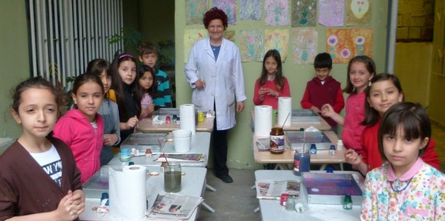 CANAN YILMAZ ÖĞRETMENİN RESİM ATÖLYESİ İLGİ GÖRÜYOR