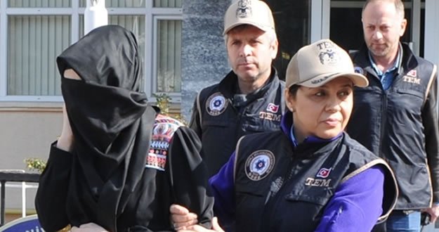 Cezaevine Cep Telefonu Parçası Sokarken Yakalandı