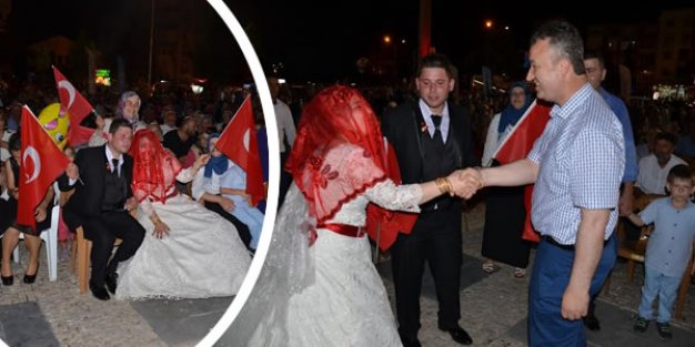 Demokrasi Nöbeti'ne Gelin Damat Desteği