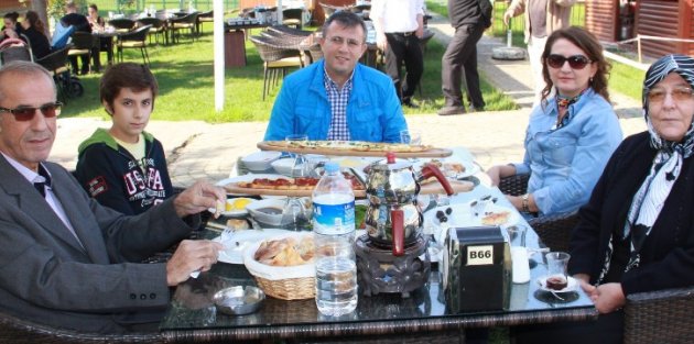 DOKTORLARIN MİDİLLİ KEYFİ