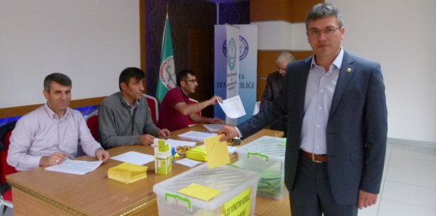 EĞİTİM-BİR-SEN’LİLER YİNE ‘HAMDİ YILDIZ’ DEDİ