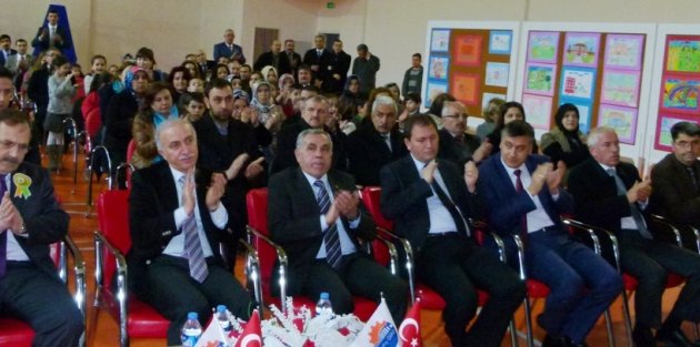 ‘HAYALİMDEKİ OKUL’ ADLI RESİM YARIŞMASINDA DERECEYE GİREN ÖĞRENCİLER ÖDÜLLENDİRDİ