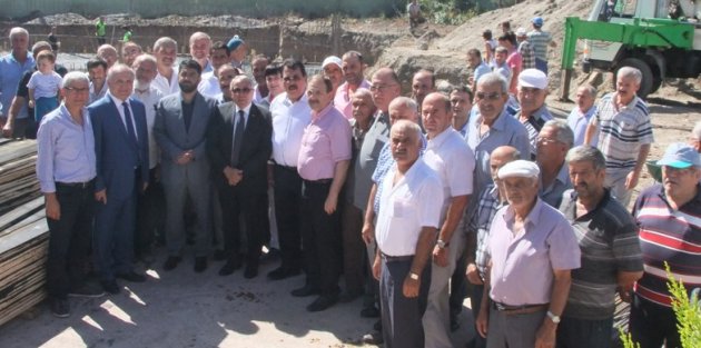 HAYIRSEVER AŞCI AİLESİNİN YAPTIRACAĞI CAMİ İÇİN TEMEL ATMA TÖRENİ YAPILDI