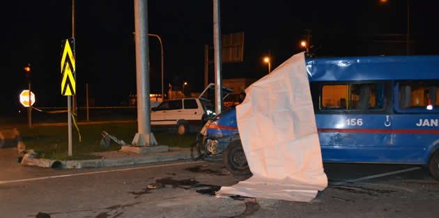 Jandarma aracı İle Otomobil Çarpıştı: 1 Asker Şehit 5 Yaralı