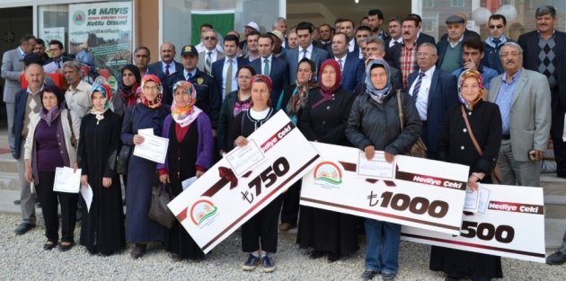 KADIN ÇİFTÇİLERİMİZ LADİK’TE YARIŞTI