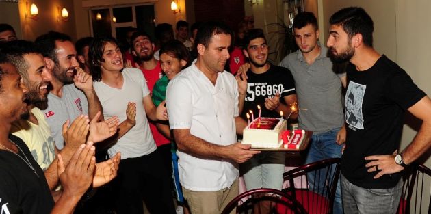 KALECİ BEKİR'E SÜPRİZ YAŞGÜNÜ