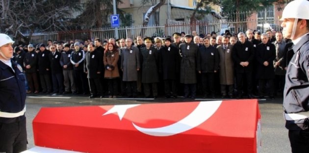 KALP KRİZİ SONUCU ÖLEN POLİS MEMURU İÇİN TÖREN YAPILDI