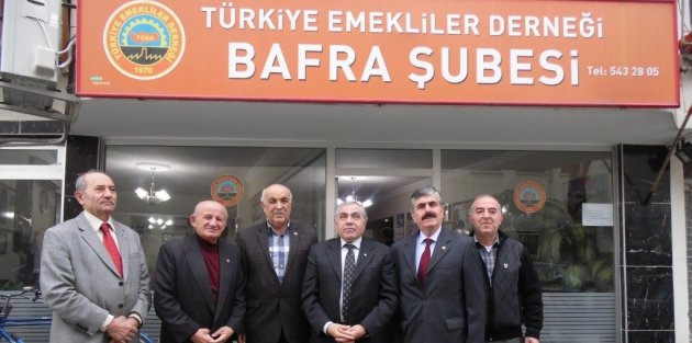 KAYMAKAM ARSLAN’DAN EMEKLİLER DERNEĞİNE VE BANKA ŞUBESİNE ZİYARET YAPILDI