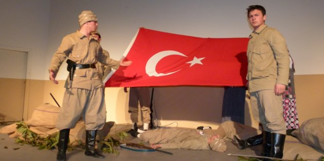 KIZILIRMAK ANADOLU LİSESİ ÖĞRENCİLERİ ÇANAKKALE ŞEHİTLERİNİ ANDI