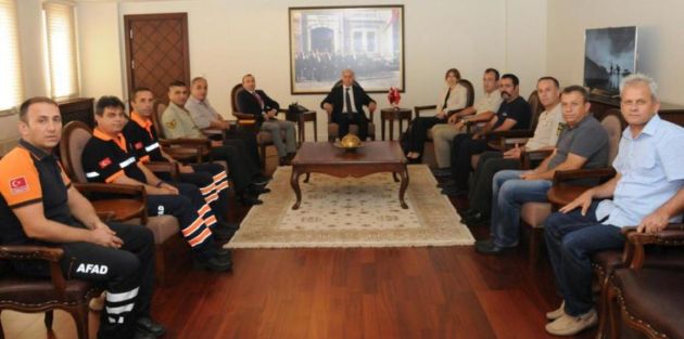 KÖPEKLİ ARAMA TİMİ ÇALIŞMA VE SINAV KOMİSYONU ÜYELERİ  VALİYİ ZİYARET ETTİ