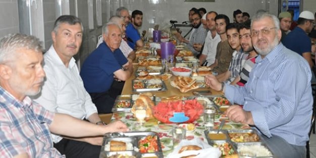 Merkez Kur’an Kursundan Suriyelilere İftar