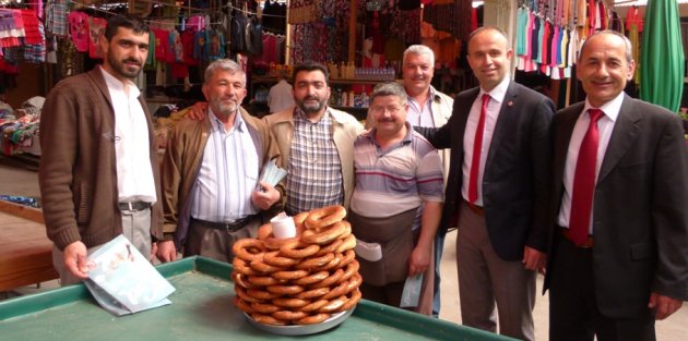 MİLLİ İTTİFAK ADAYLARI PAZARYERİ ESNAFINI GEZDİ