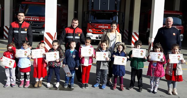 Minik öğrenciler İtfaiye Müdürlüğü'nü Gezdi