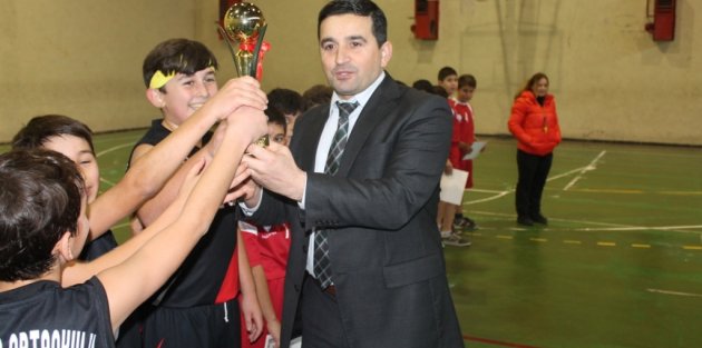MÜDÜR AYDIN,'ŞAMPİYON OLAN OKULUMUZ'A BAŞARILAR DİLİYORUM'