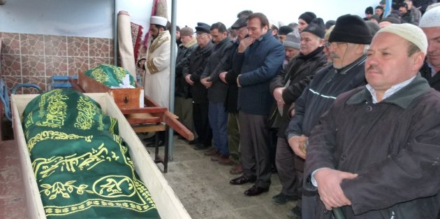 NİYAZİ VE MUHARREM TÜRKMEN DUALARLA TOPRAĞA VERİLDİ