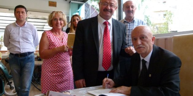 OKTAY ZERRİN, İMZA GÜNÜ DÜZENLEDİ