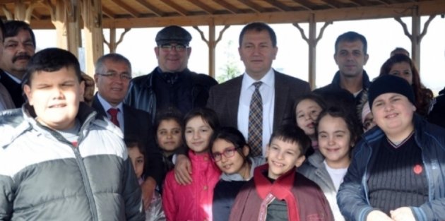 OTİZMLİ ÖĞRENCİLERE 'ATLI TERAPİ'