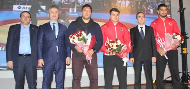 Şampiyon güreşçiler, Samsun'da bir araya geldi