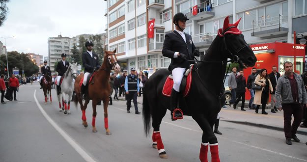 Samsun'da Fener Alayı ve Gençlik Festivali Yürüyüşü yapıldı