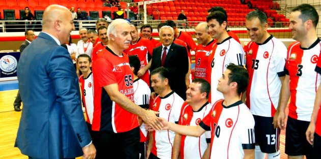 SAMSUN'DA KURUMLARARASI VOLEYBOL CUMHURİYET KUPASI BAŞLADI