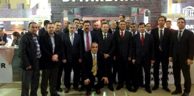 SAMSUNLULARDAN DİYARBAKIR VALİSİ AKSOY’A ÇİÇEKLİ SÜRPRİZ