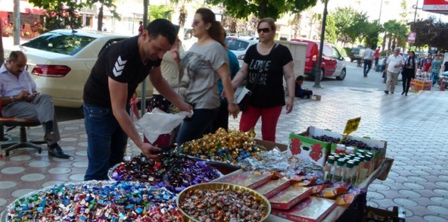ŞEKERCİLERDE BAYRAM YOĞUNLUĞU