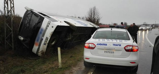 Sinop'ta Yolcu Otobüsü Devrildi