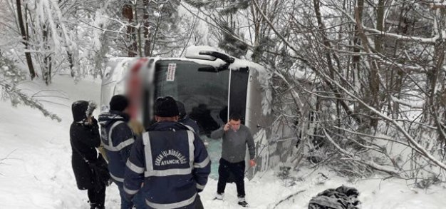 Sinop'ta Yolcu Otobüsü Şarampole Devrildi, 1, yaralı
