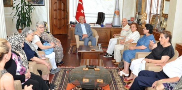 SOSYAL YAŞAMA DÖNDÜRÜLEN HASTALAR BAŞKAN YILMAZ'I ZİYARET ETTİ