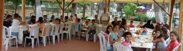 TABAKHANE CAMİİ YAZ KURAN KURSU ÖĞRENCİLERİ KAHVALTI’DA BULUŞTU