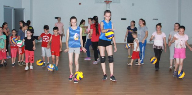 TEKKEKÖY’DE GELECEĞİN MİLLİ VOLEYBOLCULARI YETİŞİYOR