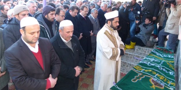 TEKNE FACİASINDA ÖLENLERDEN YUNUS EMRE EROL TOPRAĞA VERİLDİ