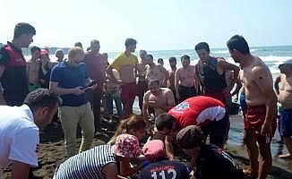 Boğulmak üzere olan çocuğu kurtarmak isterken hayatını kaybetti