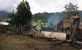 Ardanuç'ta ev yangını