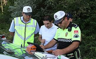 Samsun'da sürücülere kolonya ve çikolata ikramı