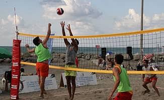 Yakakent'te plaj voleybolu düzenlendi