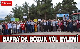 Bafra`da yolları yapılmayan köylüler eylem yaptı