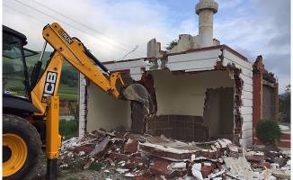 KAVAK BELEDİYESİ GÖRDÜĞÜNÜ YIKIYOR