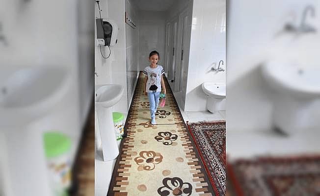 Köy camisinde ev titizliğini yaşatıyorlar