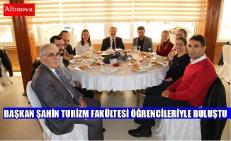 BAŞKAN ŞAHİN TURİZM FAKÜLTESİ ÖĞRENCİLERİYLE BULUŞTU