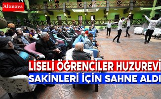LİSELİ ÖĞRENCİLER HUZUREVİ SAKİNLERİ İÇİN SAHNE ALDI