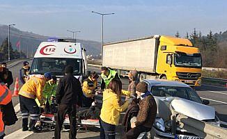 Kazada yaralanan 2 yaşındaki çocuğu çikolatayla sakinleştirdi