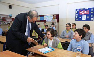 Artvin Valisi Doğanay'dan okul ziyareti