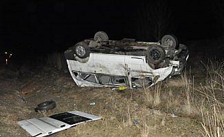 Cenazeye gidenleri taşıyan minibüs devrildi: 1 ölü, 11 yaralı