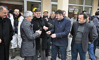 Verimli çalışan maden işçisine prim ve altın ödülü