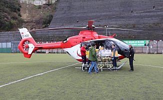 Ambulans helikopter iki günlük bebek için havalandı