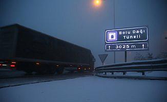 Bolu Dağı'nda yoğun kar yağışı